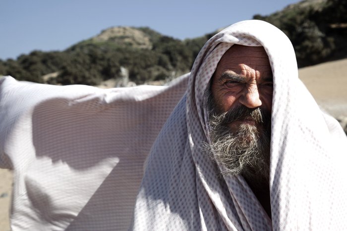Να πας στη Γαύδο γυμνή & να μην σε νοιάζει τίποτα-Εικόνες άμμου και σάρκας