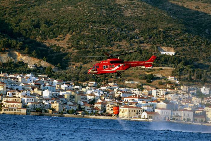 Οι φλόγες κατακαίνε μεγάλη δασική έκταση στη Σάμο - ΒΙΝΤΕΟ - εικόνα 5