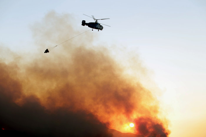 Οι φλόγες κατακαίνε μεγάλη δασική έκταση στη Σάμο - ΒΙΝΤΕΟ - εικόνα 8