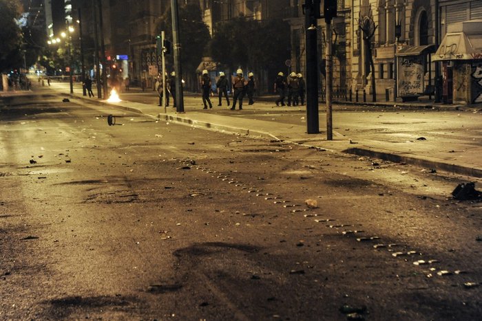 Οι νύχτες της φωτιάς στα Εξάρχεια: Δείτε φωτογραφίες - εικόνα 6