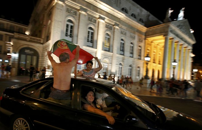 Γλέντι... μέχρι πρωίας στη Λισαβόνα για τη νίκη