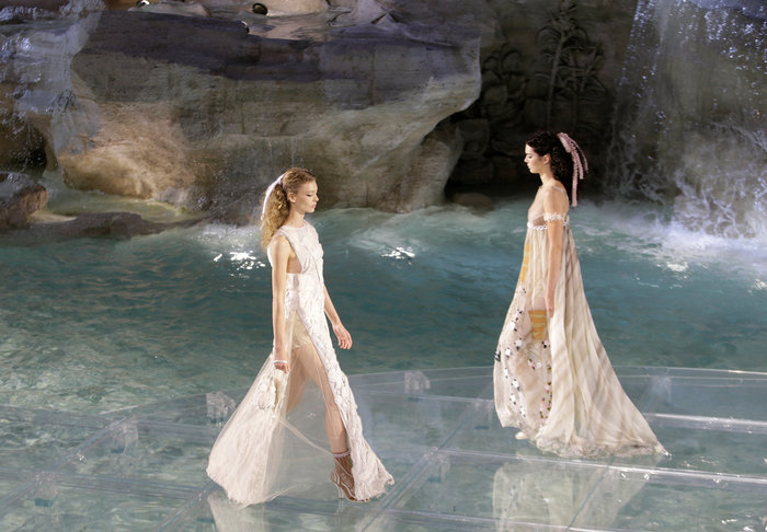 Γιατί η πασαρέλα του Fendi στη Φοντάνα Ντι Τρέβι κόστισε 2 εκ. ευρώ - εικόνα 6