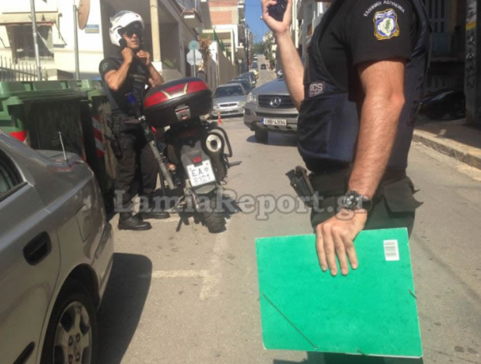 Σοκ στη Λαμία: Επαγγελματίας έκοψε τις φλέβες του στο γκισέ του ΟΑΕΕ - εικόνα 3