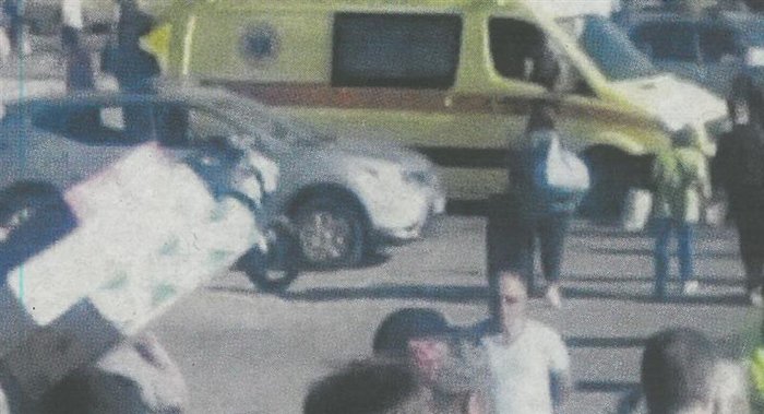Η άφιξη της Μίνας Αρναούτη στη Λέσβο με τη μητέρα της [Eικόνες] - εικόνα 3