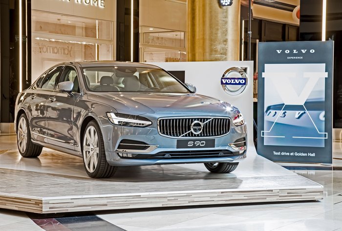 Δείτε από κοντά το απίθανο Volvo S90 στο Golden Hall