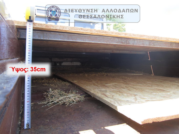 Εκρυβαν μετανάστες σε κρύπτη σε φορτηγό, ταξί και ΙΧ - εικόνα 2