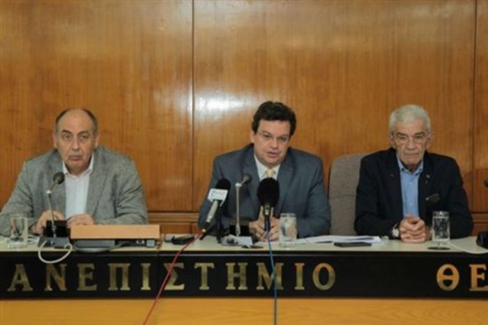 Video σοκ από το...κοινόβιο μέσα στο Αριστοτέλειο - εικόνα 2