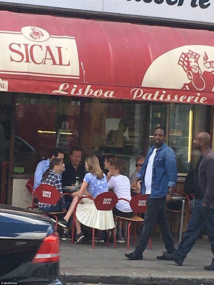 Το καφεδάκι της...παρηγοριάς για Κάμερον και Οσμπορν: Δείτε φωτό