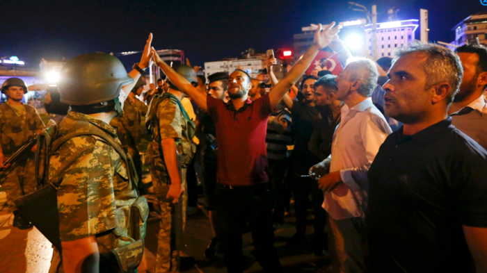 Καρέ - καρέ η εκδήλωση πραξικοπήματος στην Τουρκία - εικόνα 8
