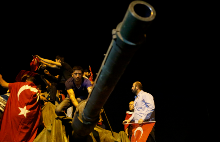 Καρέ - καρέ η εκδήλωση πραξικοπήματος στην Τουρκία - εικόνα 9