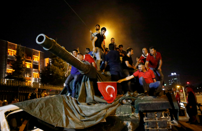 Καρέ - καρέ η εκδήλωση πραξικοπήματος στην Τουρκία - εικόνα 11