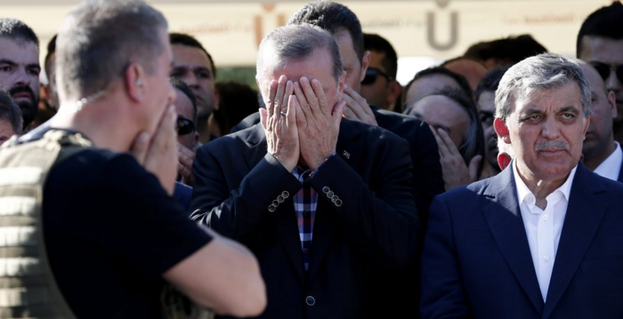 Ξέσπασε σε κλάματα ο Ερντογάν σε κηδεία φίλου του - εικόνα 2