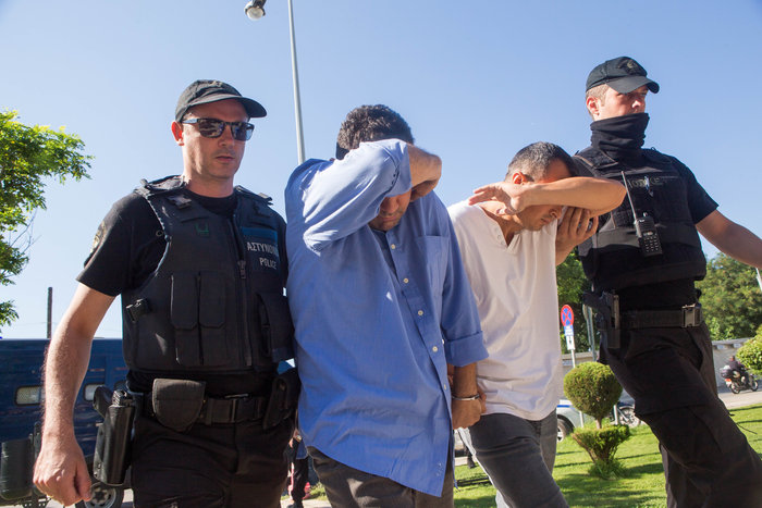 Αλεξανδρούπολη: Τριήμερη αναβολή για τους 8 τούρκους στρατιωτικούς - εικόνα 2