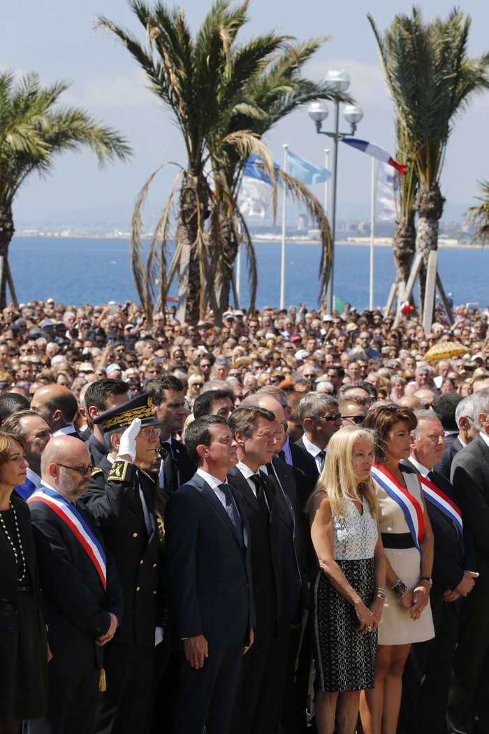 Ενός λεπτού σιγή για τα θύματα της τρομοκρατικής επίθεσης στη Νίκαια - εικόνα 7
