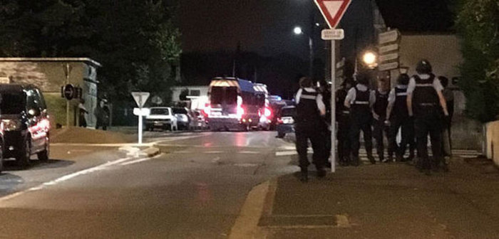 Νύχτα τρόμου στα προάστια του Παρισιού - εικόνα 4