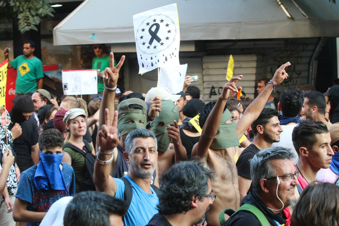 Διαδηλωτές του No Border βούτηξαν στον Θερμαϊκό-δείτε φωτο - εικόνα 4