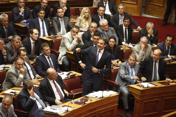 Κόντρα Βούτση-Μητσοτάκη για τις ψήφους της Χρυσής Αυγής - εικόνα 2