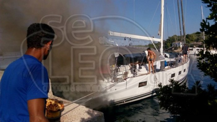 Φωτιά σε ιστιοπλοϊκό στο λιμάνι των Παξών - εικόνα 3