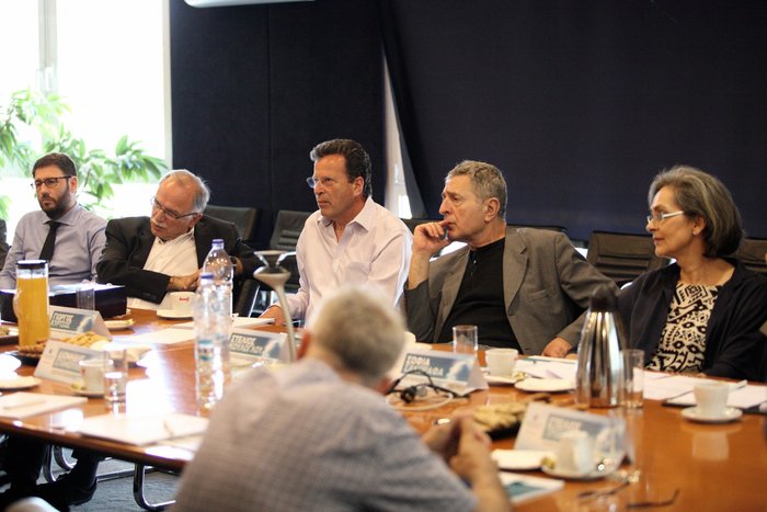 Συνάντηση με Ελληνες ευρωβουλευτές στις εγκαταστάσεις των ΕΛΠΕ