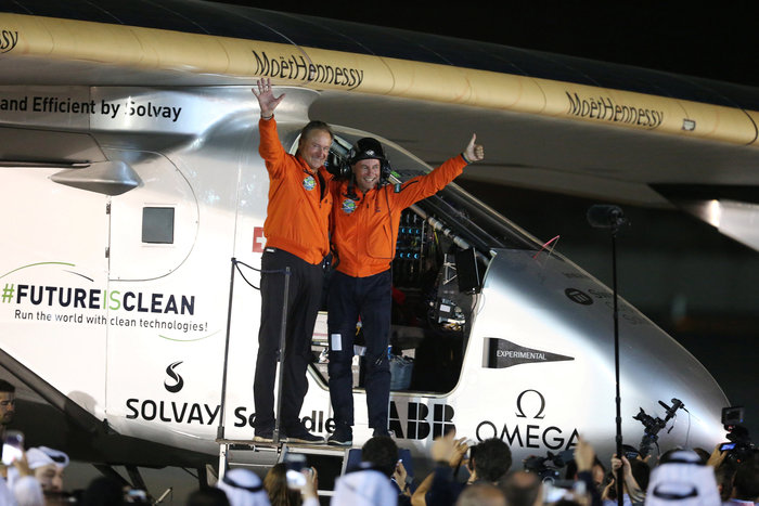 Προσγειώθηκε το Solar Impulse- έκανε τον γύρο της γης