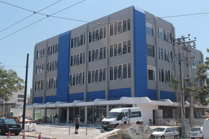 Τα νέα γραφεία της ΝΔ στο Μοσχάτο αποκτούν χρώμα και μορφή: Δείτε φωτό