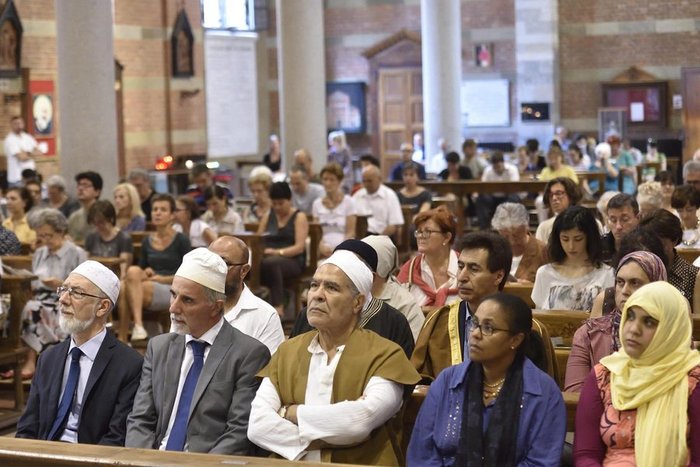Μουσουλμάνοι σε λειτουργίες καθολικών ναών στη Γαλλία - εικόνα 5