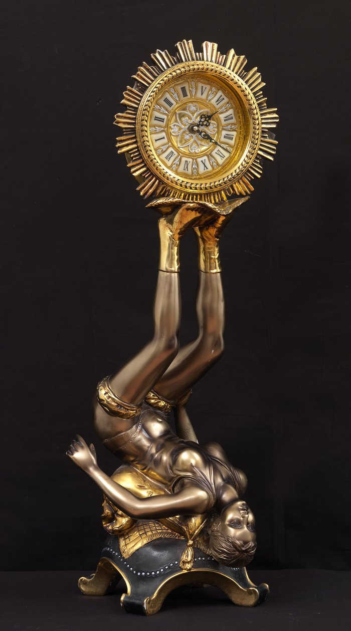 Αφηγήσεις από τη συλλογή με τα κιτς αντικείμενα του Γιάννη Μπουτάρη