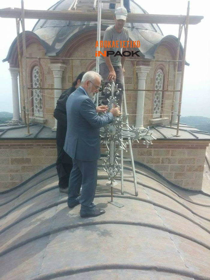 Ο Ιβάν Σαββίδης σκαρφάλωσε σε τρούλο στο Αγιο Ορος , δείτε γιατί