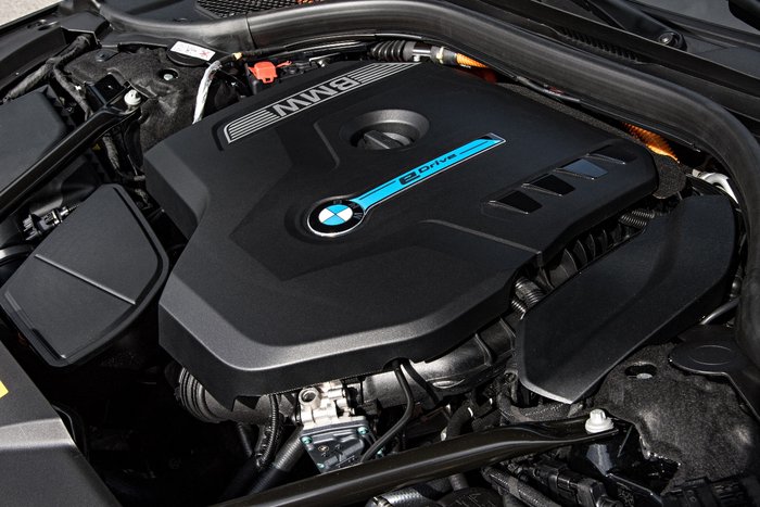 BMW: Η longbase 7άρα αποκτά υβριδική άνεση και επιδόσεις που ηλεκτρίζουν - εικόνα 4