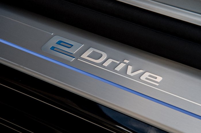 BMW: Η longbase 7άρα αποκτά υβριδική άνεση και επιδόσεις που ηλεκτρίζουν - εικόνα 5