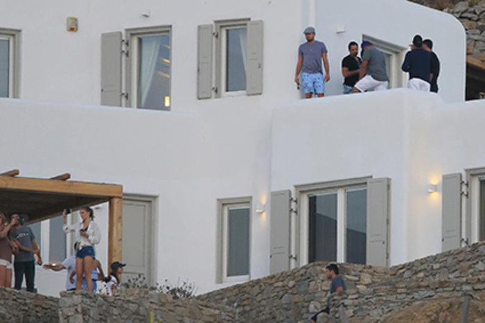 Ο Ντι Κάπριο υμνεί...Ελλάδα μέχρι και στο μαγιό του! Δείτε τι φόρεσε - εικόνα 4