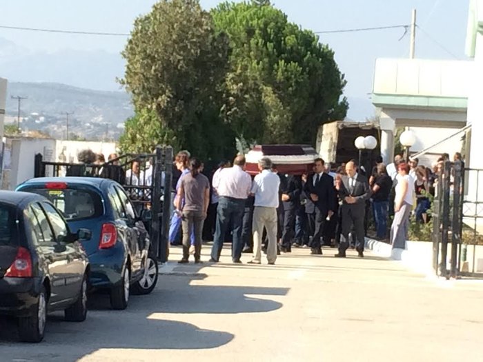 Θρήνος και οργή στην κηδεία της 35χρονης στο Κορωπί