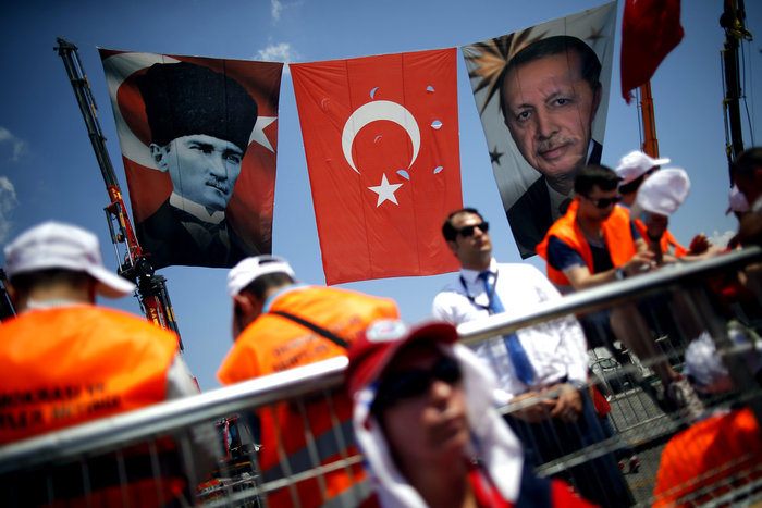 Επίδειξη δύναμης Ερντογάν με συγκέντρωση στην Κωνσταντινούπολη - εικόνα 7