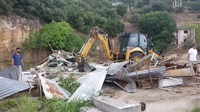 Ξηλώνουν το πρόχειρο σκοπευτήριο της Κορακάκη