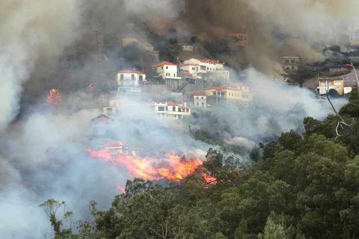 Ανεξέλεγκτη για τρίτη μέρα η φωτιά στη Μαδέρα νεκροί και τραυματίες - εικόνα 3