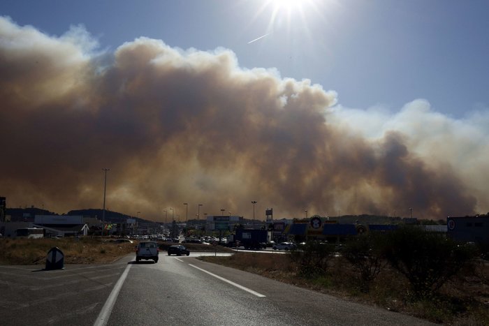 Νύχτα τρόμου στη Μασσαλία - Οι φωτιές απείλησαν σπίτια - εικόνα 4