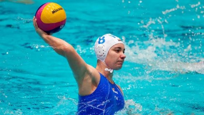 Μπουνιές στην πίσινα σε βάρος πολίστριας του Ολυμπιακού