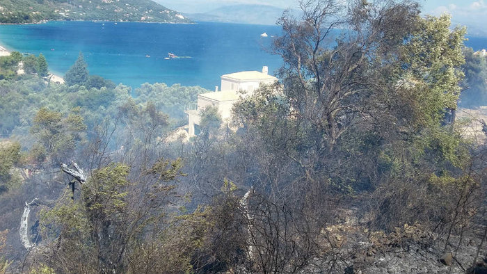 Στις φλόγες η Κέρκυρα, φωτιά και στο Γύθειο - εικόνα 2