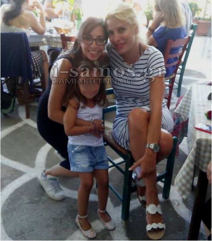 Ελένη Μενεγάκη: Φιλική και χαμογελαστή χωρίς ίχνος μακιγιάζ στη Σάμο