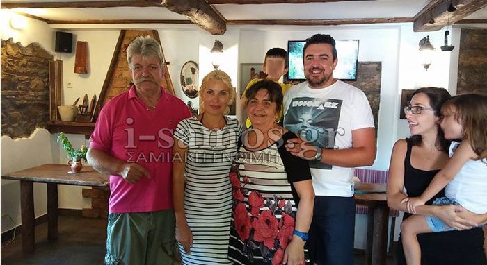 Ελένη Μενεγάκη: Φιλική και χαμογελαστή χωρίς ίχνος μακιγιάζ στη Σάμο - εικόνα 3