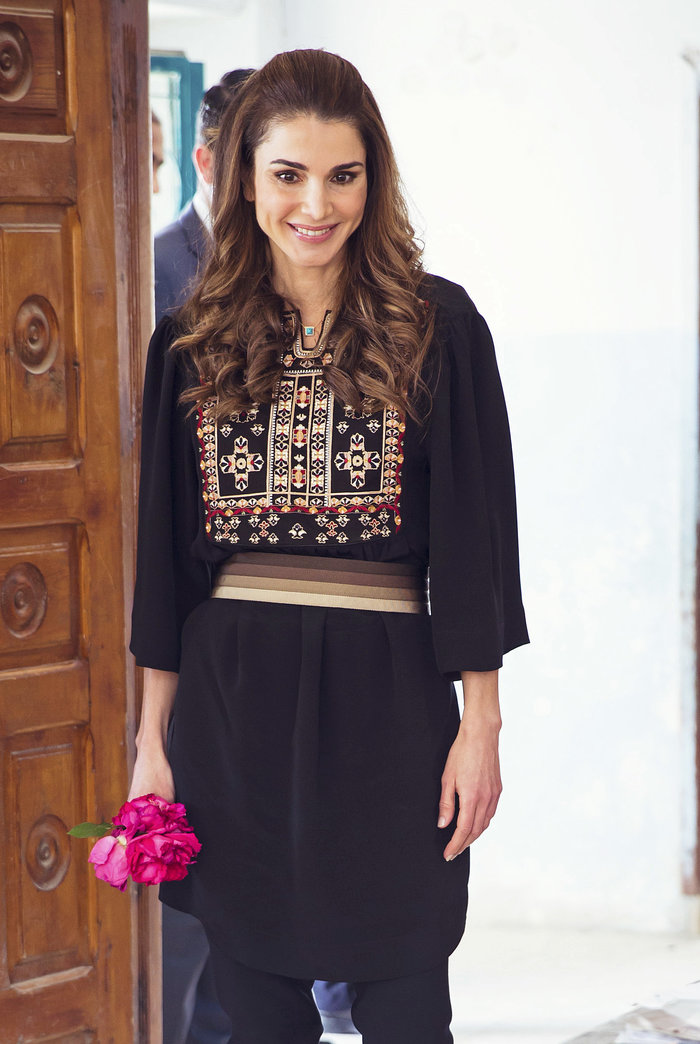 Πανέμορφη με νέο look στα μαλλιά της η Βασίλισσα Ράνια-η μεγάλη αλλαγή της - εικόνα 2