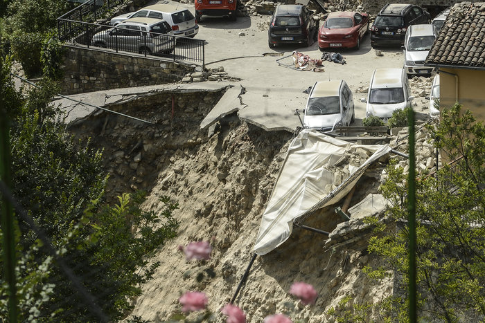 Σκηνές αποκάλυψης στην Ιταλία, στους 250 οι νεκροί - εικόνα 6