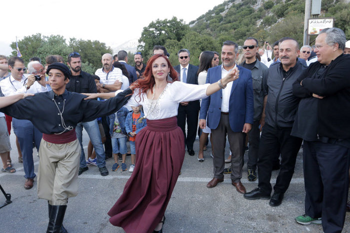 Μαντινάδες για τον τούρκο ΥΠΕΞ στην Κρήτη- ΦΩΤΟ - εικόνα 3