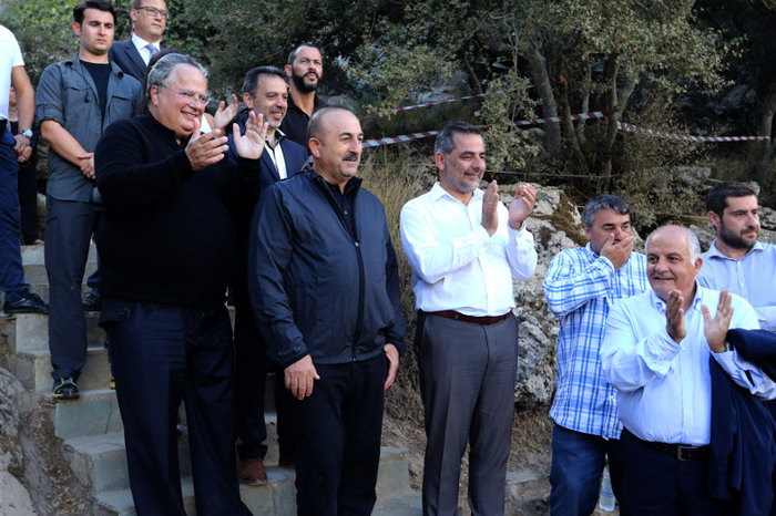 Μαντινάδες για τον τούρκο ΥΠΕΞ στην Κρήτη- ΦΩΤΟ - εικόνα 4