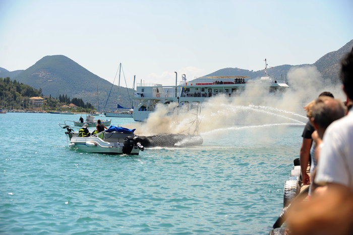 Έγιναν στάχτη και βούλιαξαν δύο κότερα στην Λευκάδα - εικόνα 7