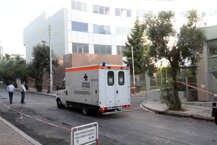 Ήρθε και έφυγε με ασθενοφόρο μέλος της επιτροπής για τις άδειες