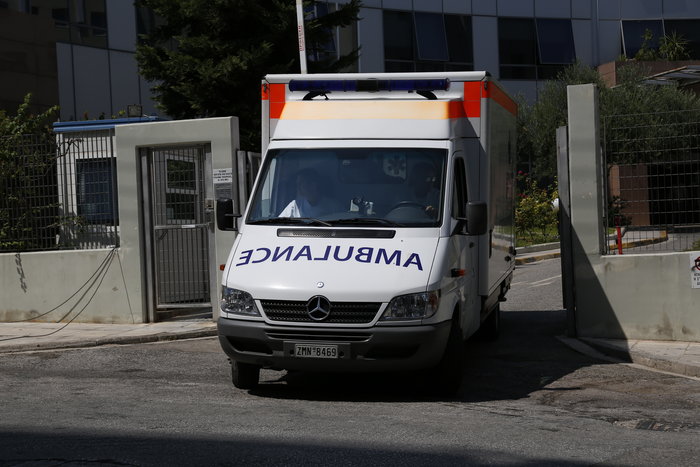 Ήρθε και έφυγε με ασθενοφόρο μέλος της επιτροπής για τις άδειες - εικόνα 2