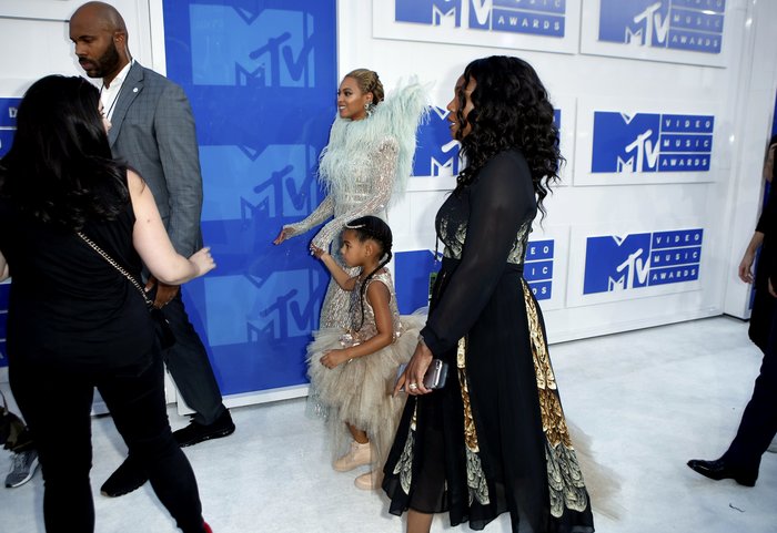 Aπίστευτη επίθεση μίσους στην Blue Ivy: Σίγουρα γεννήθηκε κορίτσι; - εικόνα 2