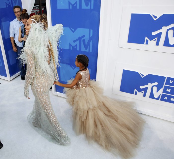 Aπίστευτη επίθεση μίσους στην Blue Ivy: Σίγουρα γεννήθηκε κορίτσι; - εικόνα 3