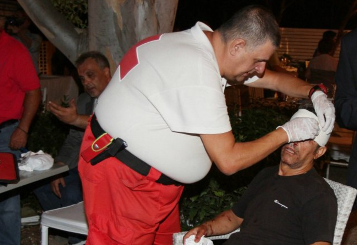 Εισβολή κουκουλοφόρων και ξύλο στην κλήρωση της Football League - εικόνα 2